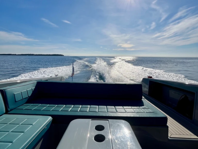 Boat rental VanDutch VanDutch 40 in Saint-Jean-Cap-Ferrat on Samboat