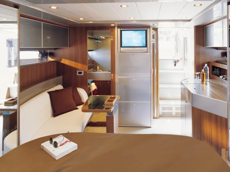 Motorboat for rent La Condamine at the best price