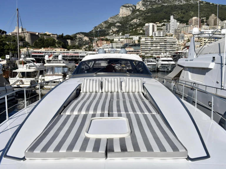 Bareboat Rental Luxury Yacht Leopard with a boat licence