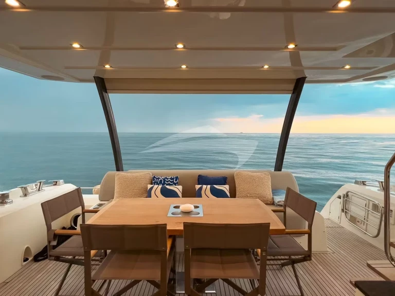 Bareboat Rental Luxury Yacht Prestige with a boat licence