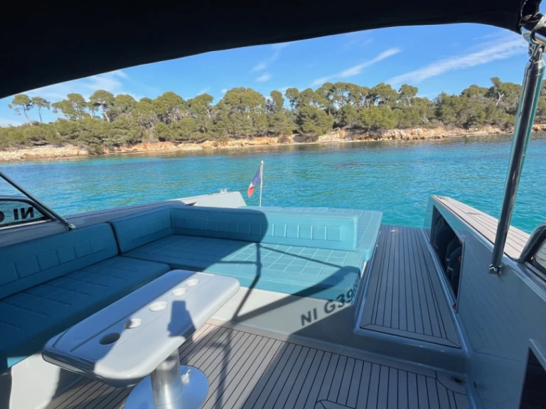 Bareboat Rental Luxury Yacht VanDutch with a boat licence