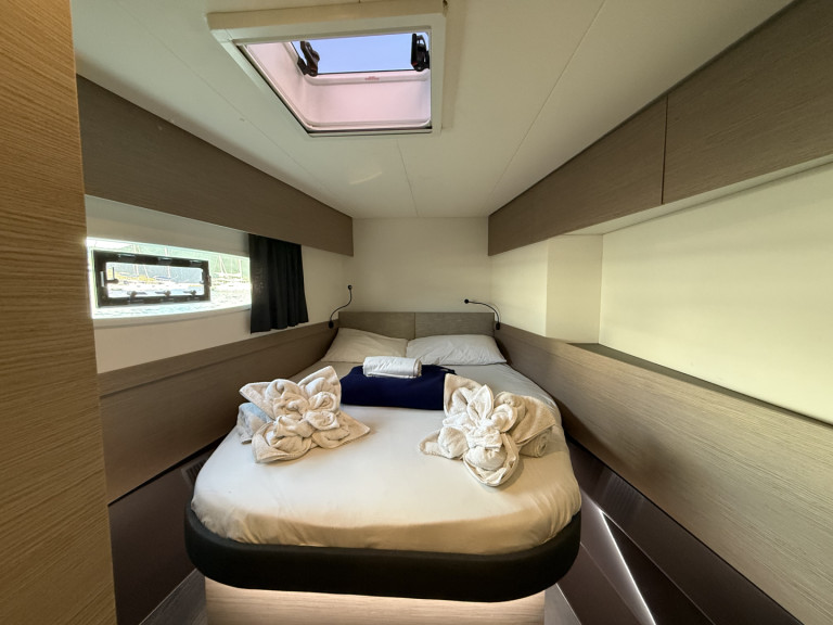 Catamaran rental in Road Town - Fountaine Pajot Elba 45