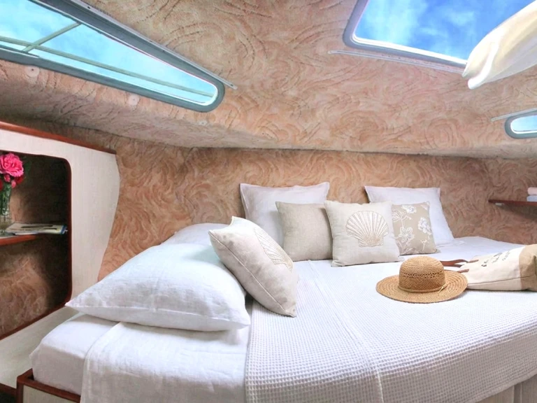 Yacht charter Cahors cheap Nicols Sedan 1170