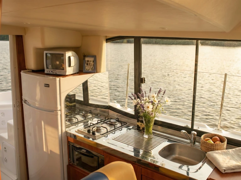Boat rental Nicols Yacht Nicols Estivale Duo in Amieira on Samboat