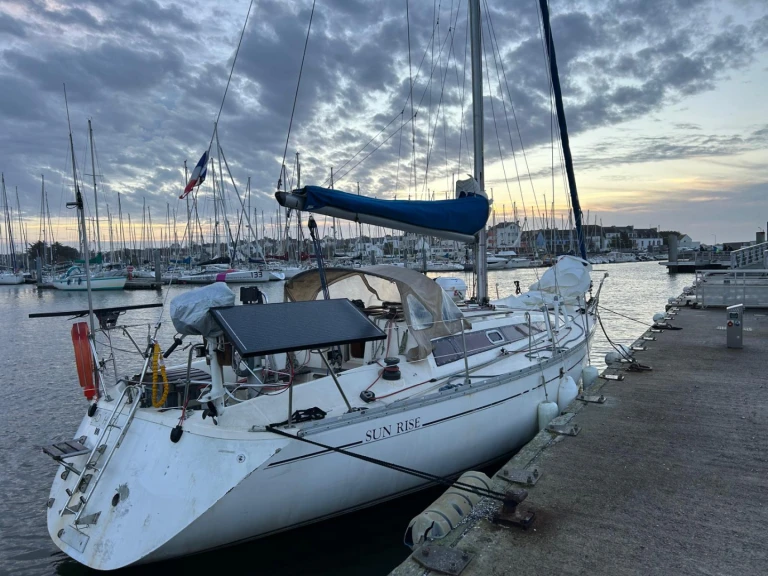 Sailboat rental in Lorient - Jeanneau Sun Rise DL