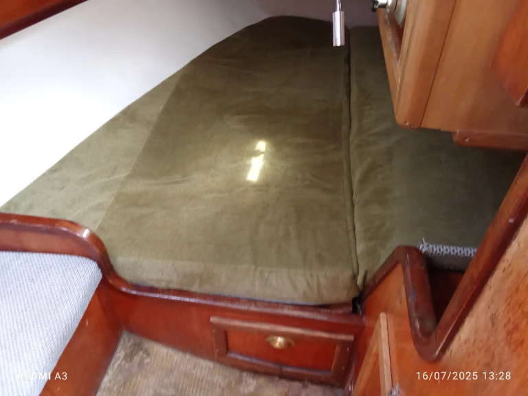 Sailboat rental with or without captain Jeanneau Lorient