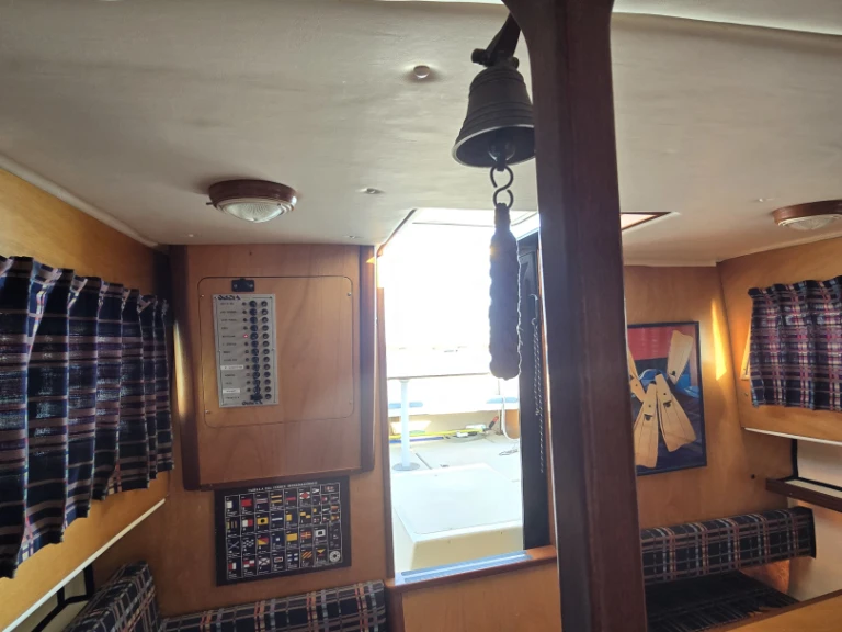 Yacht charter La Maddalena cheap Omnia 95/1