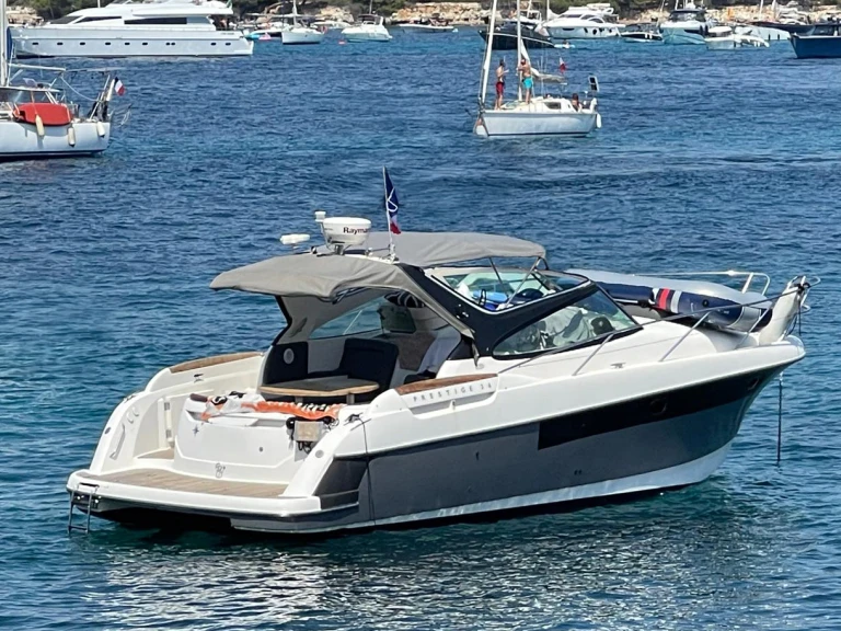 Boat rental Jeanneau Prestige 34 Open in Beaulieu-sur-Mer on Samboat
