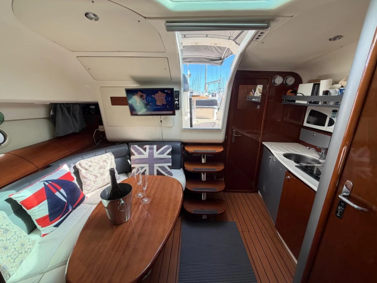 Boat rental Jeanneau Prestige 34 Open in Beaulieu-sur-Mer on Samboat