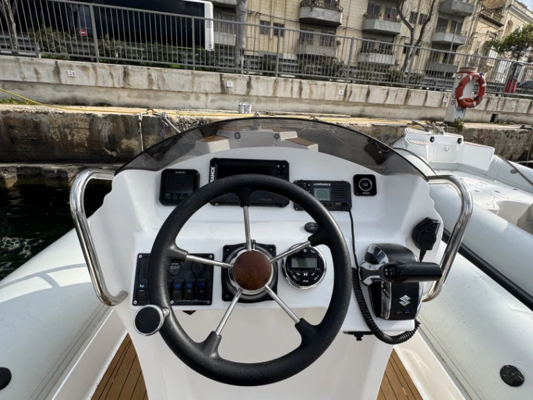 Onda marine 750 charter bareboat or captained in  Tal-Pietà