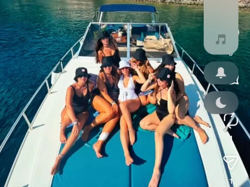 Yacht charter Forio cheap Mochi 42 open