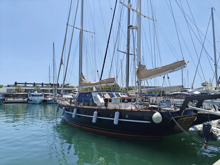 Rent a Jongert 22D World