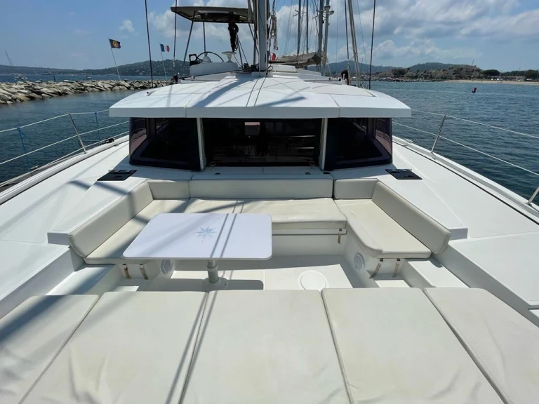 Yacht charter Villeneuve-Loubet cheap Bali 4.1