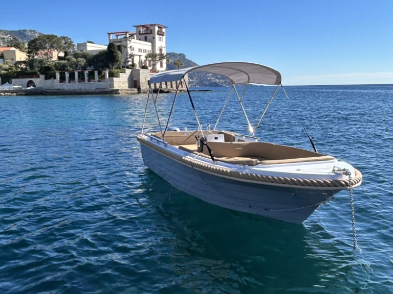 Bareboat Rental Motorboat Silver Yacht with a boat licence