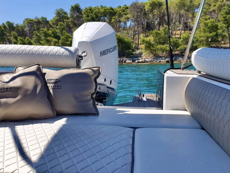 Rent a Zenit Hunter 800 Split