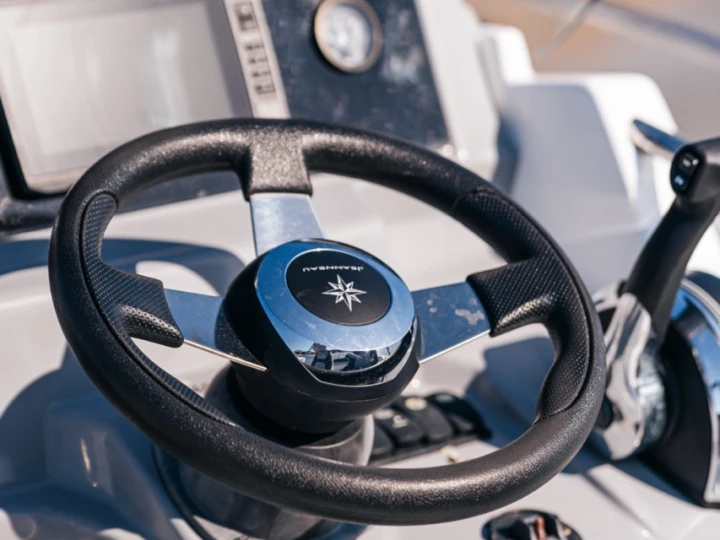 Motorboat rental with or without captain Jeanneau Arcachon