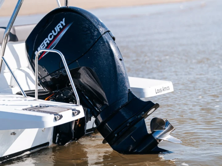 Boat rental Jeanneau Cap Camarat 6.5 CC Serie 3 in Arcachon on Samboat