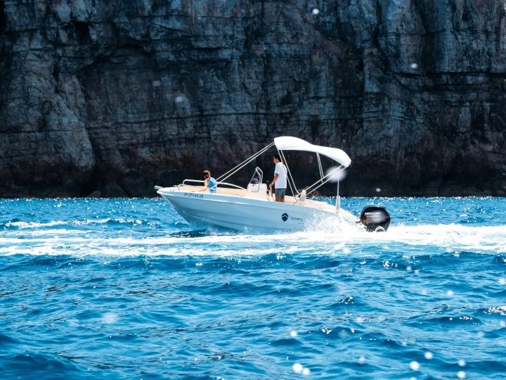 Bareboat Rental Motorboat Marine with a boat licence