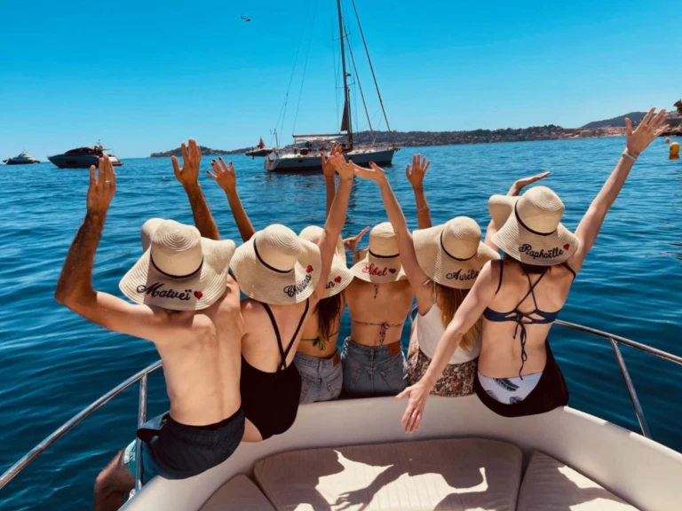 Motorboat for rent Nice at the best price