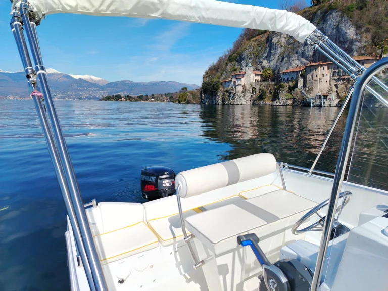 Motorboat for rent Leggiuno at the best price