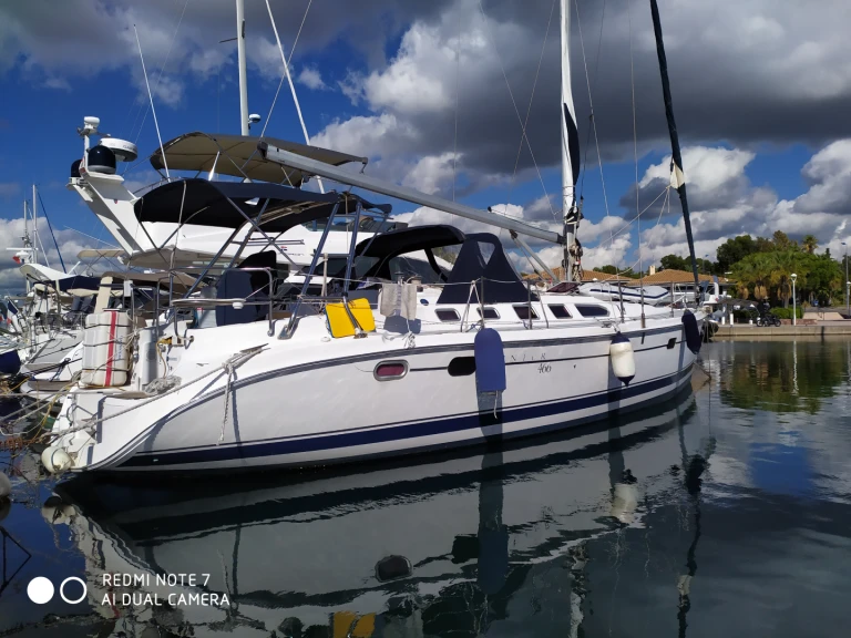 Sailboat rental in France - Hunter Hunter 466
