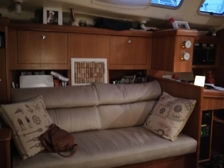 Bareboat Rental Sailboat Hunter with a boat licence