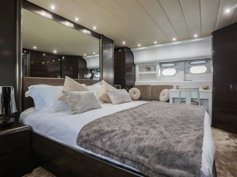 Boat rental  Arno Leopard 27 (4 cab) in Cannes on Samboat