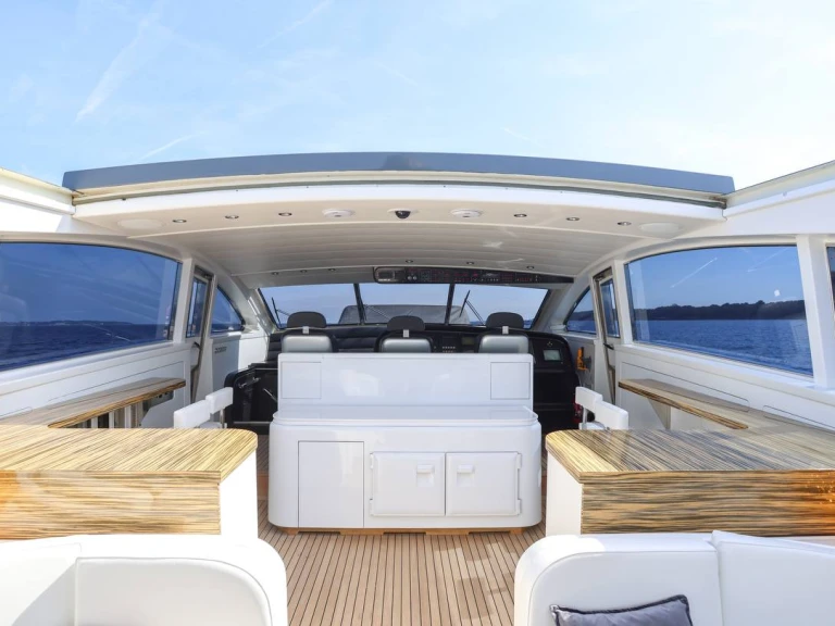 Rent a  Arno Leopard 27 (4 cab) Cannes