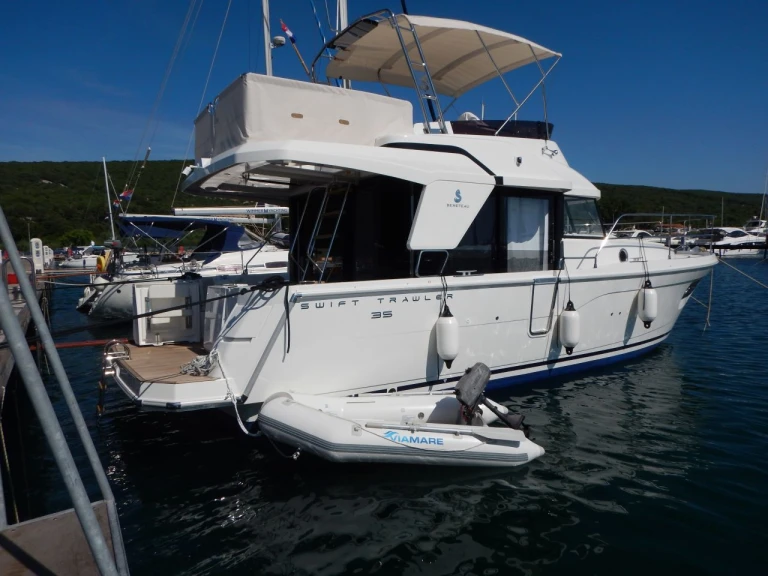 Motorboat rental in Zadar - Bénéteau Swift Trawler 35