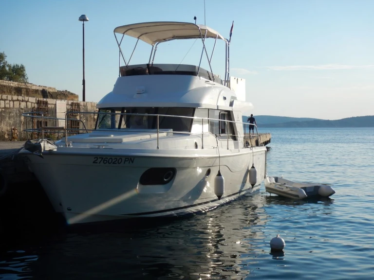 Boat rental Bénéteau Swift Trawler 35 in Zadar on Samboat