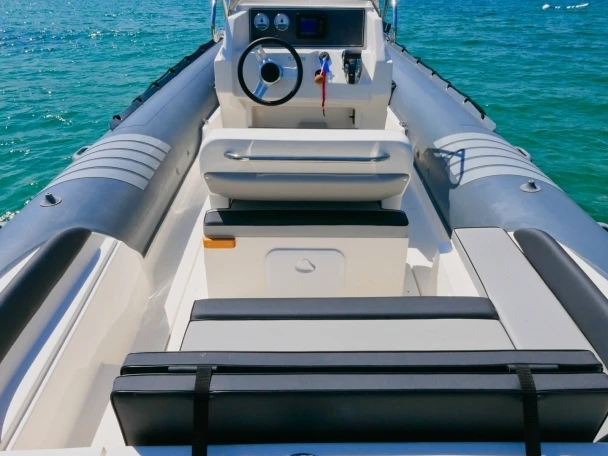 Lomac Lomac 790 IN charter bareboat or captained in  Hyères