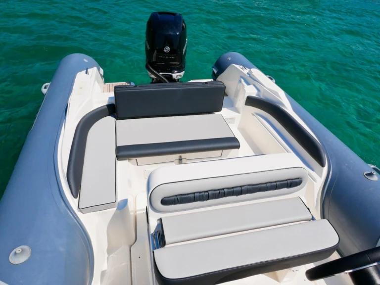 RIB rental in Hyères - Lomac Lomac 790 IN