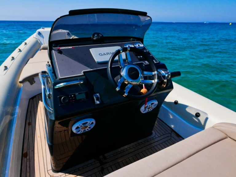 Lomac Adrenalina 7.5 charter bareboat or captained in  Hyères