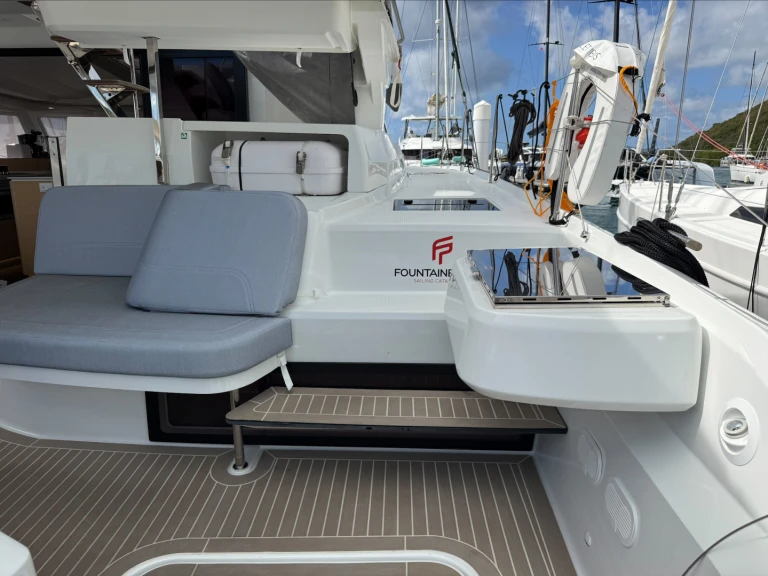 Rent a Fountaine Pajot Fountaine Pajot FP 44 Maestro - 3 cab. Road Town