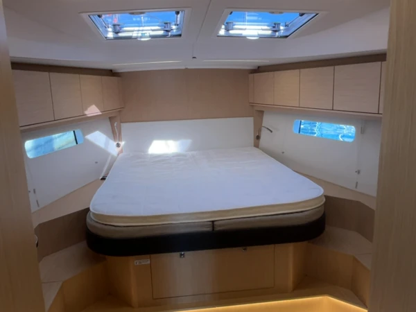 Sailboat for rent Marseille at the best price