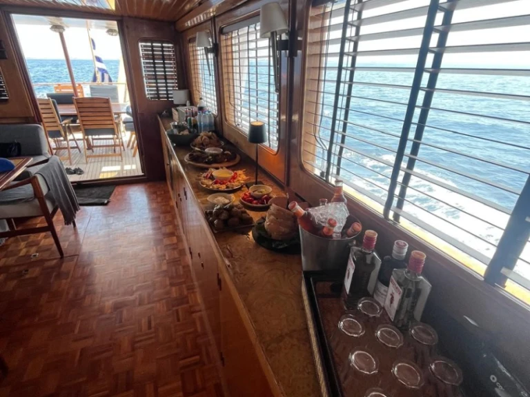 Rent a Grand Banks Grand Banks 72 Alimos