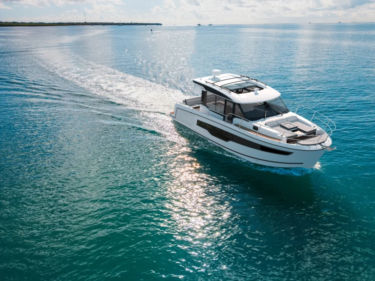 Jeanneau Merry Fisher 1095 Coupé Serie2 in Zadar on SamBoat