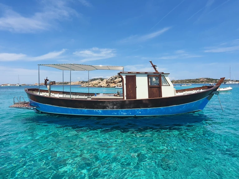 Bareboat Rental Motorboat Cantiere Demeglio with a boat licence