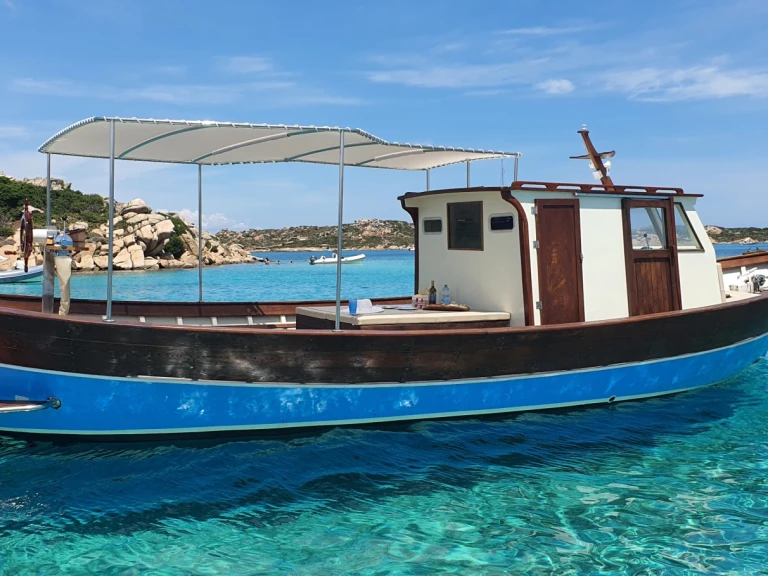 Motorboat for rent La Maddalena at the best price