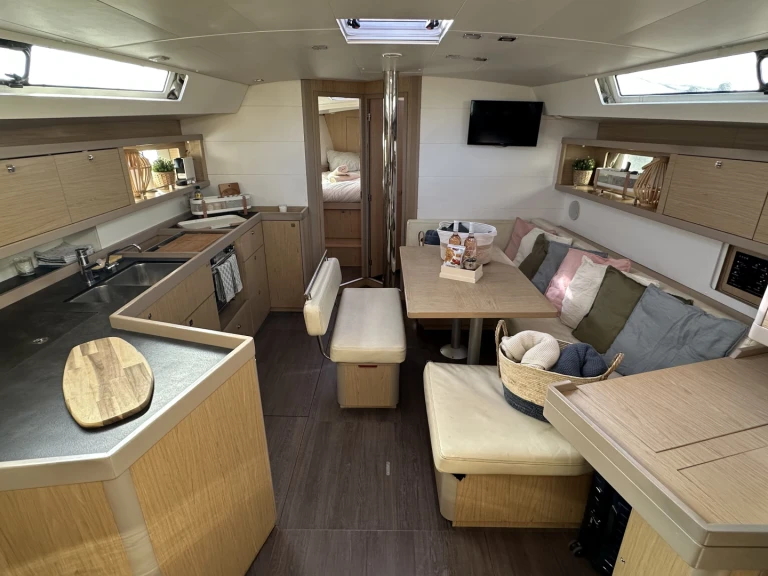 Sailboat for rent Port de Hyères (St Pierre) at the best price