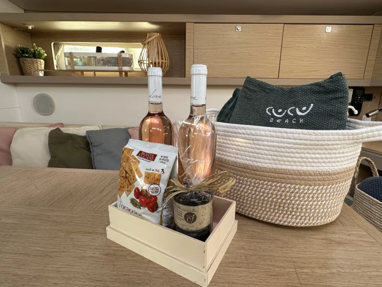 Bénéteau Oceanis 45 in Port de Hyères (St Pierre) on SamBoat