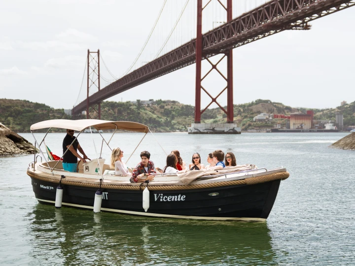 Bareboat Rental Motorboat Maril with a boat licence