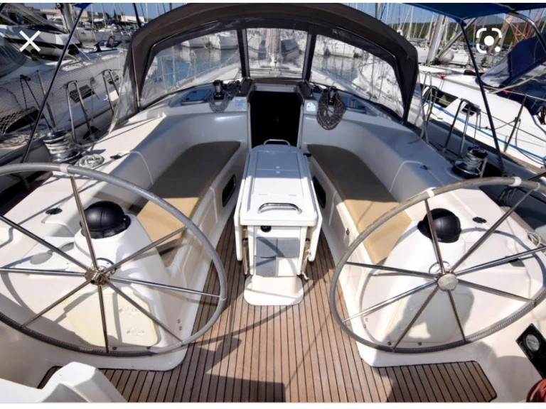 Boat rental Bavaria Bavaria 44 in Anavyssos on Samboat