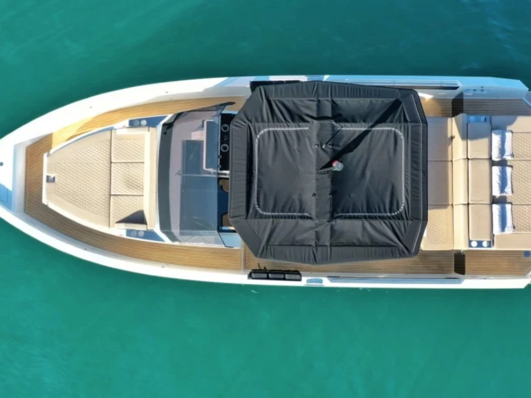 Yacht charter Marina Botafoch cheap D32