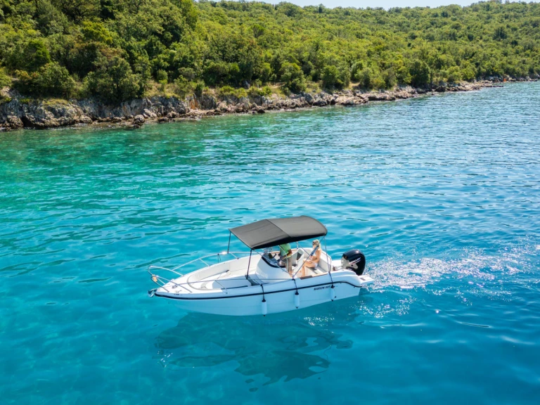 Motorboat for rent Malinska-Dubašnica at the best price