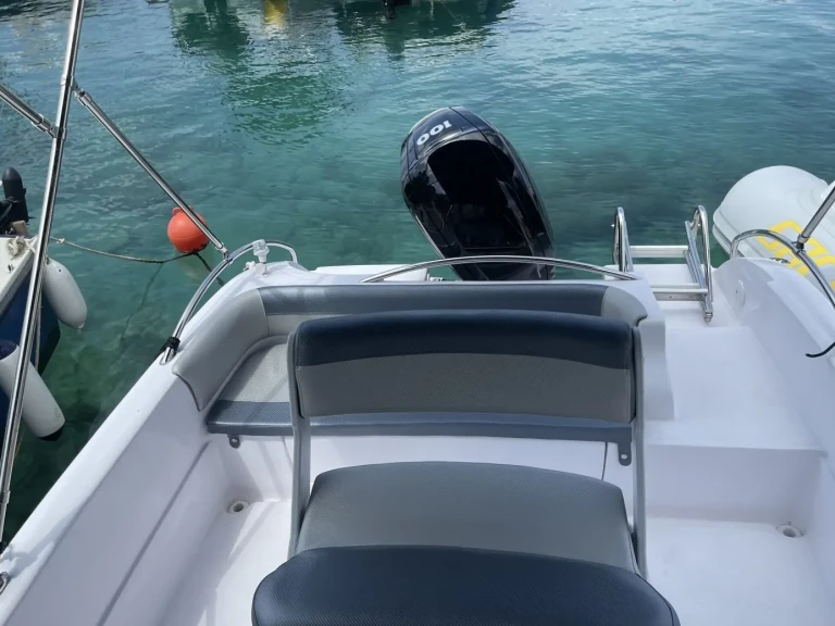 Boat rental Bluline Bluline 19 Ft Open in Malinska-Dubašnica on Samboat