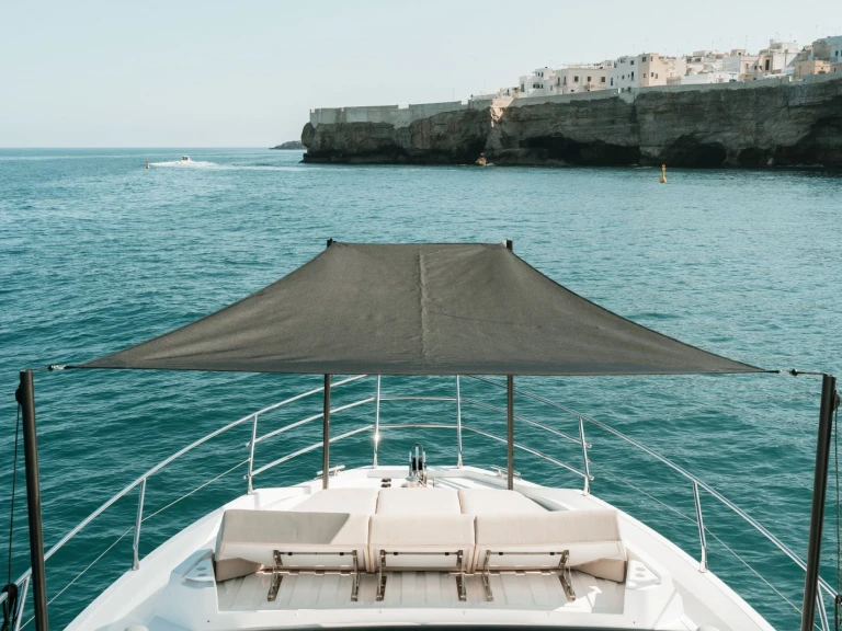 Azimut Azimut 53 Fly in Polignano a Mare on SamBoat