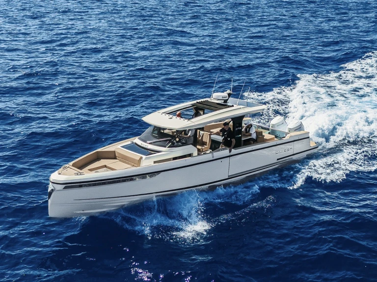 Saxdor 400 GTS in Marina Botafoch on SamBoat