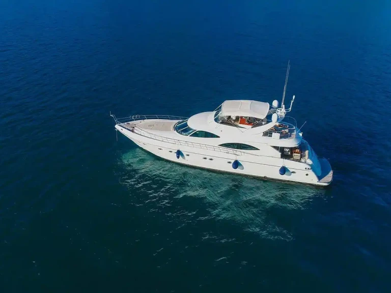 Bareboat Rental Luxury Yacht Custom with a boat licence