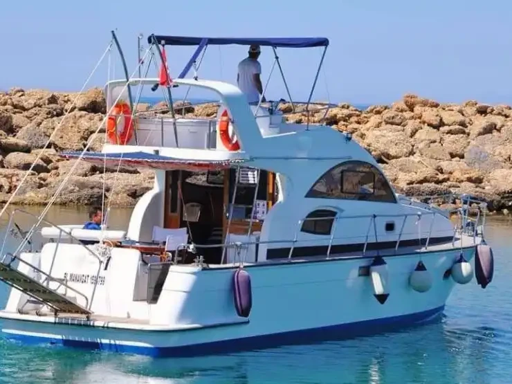 Luxury Yacht for rent Side at the best price